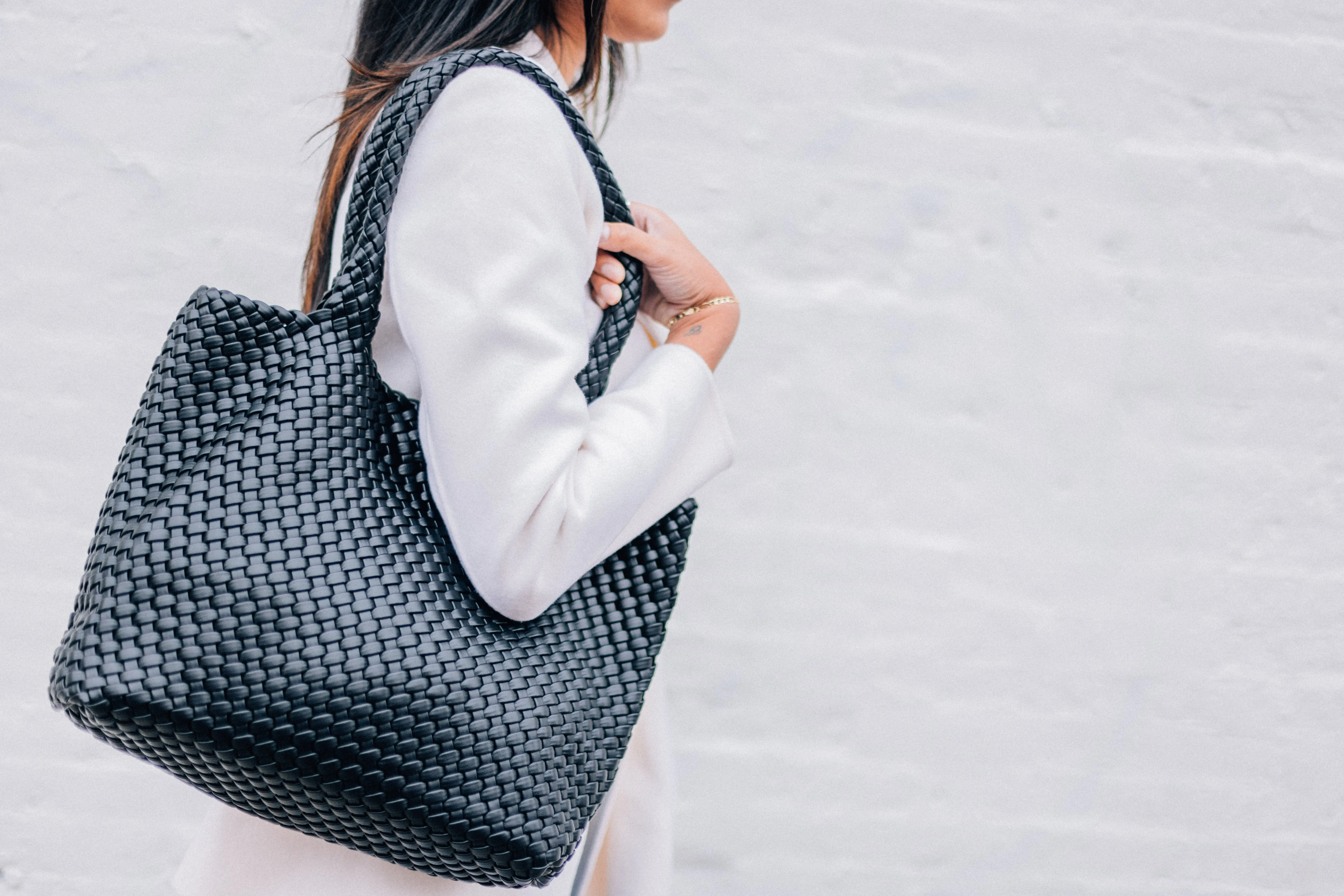 LARGE WOVEN TOTE - BLACK