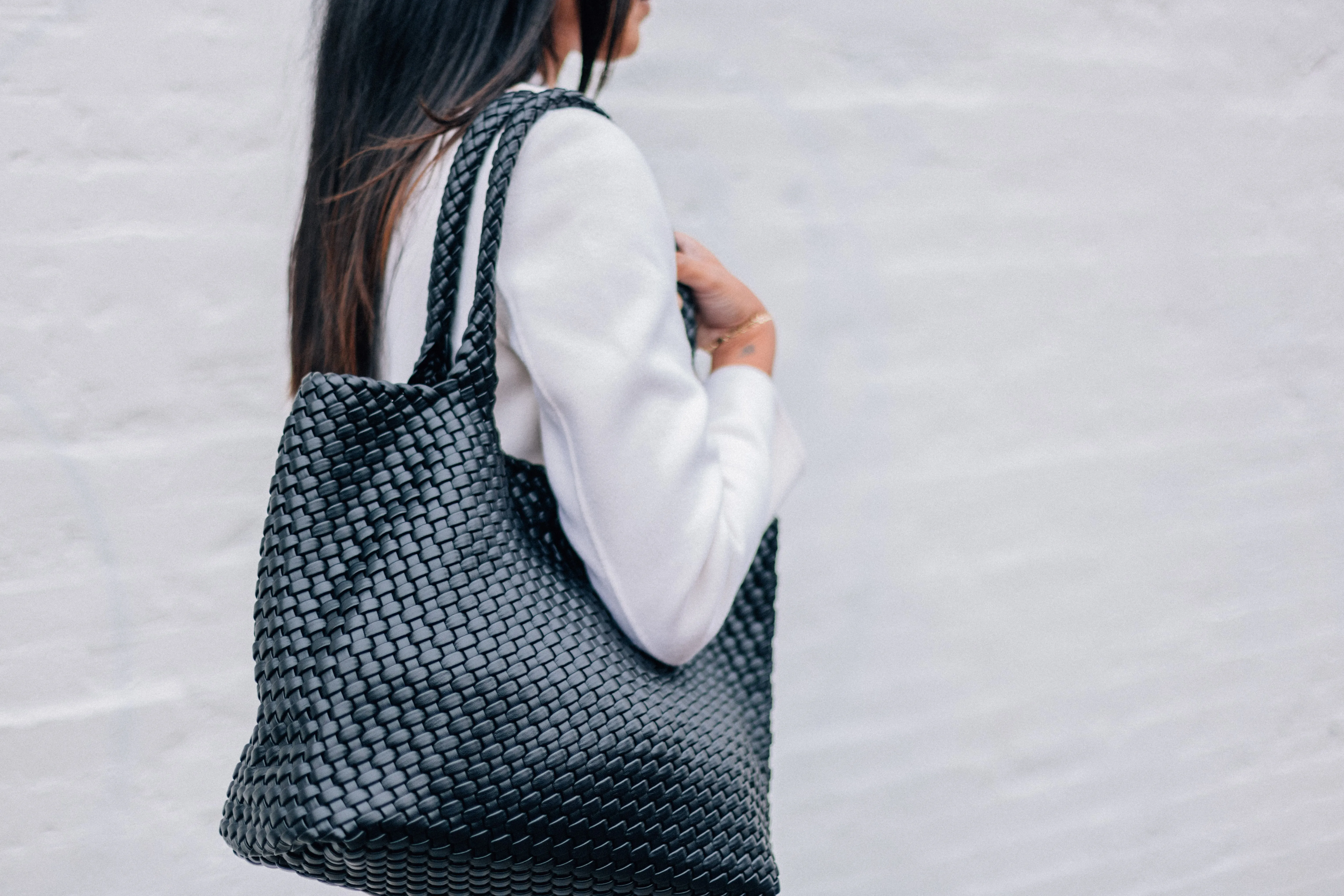 LARGE WOVEN TOTE - BLACK