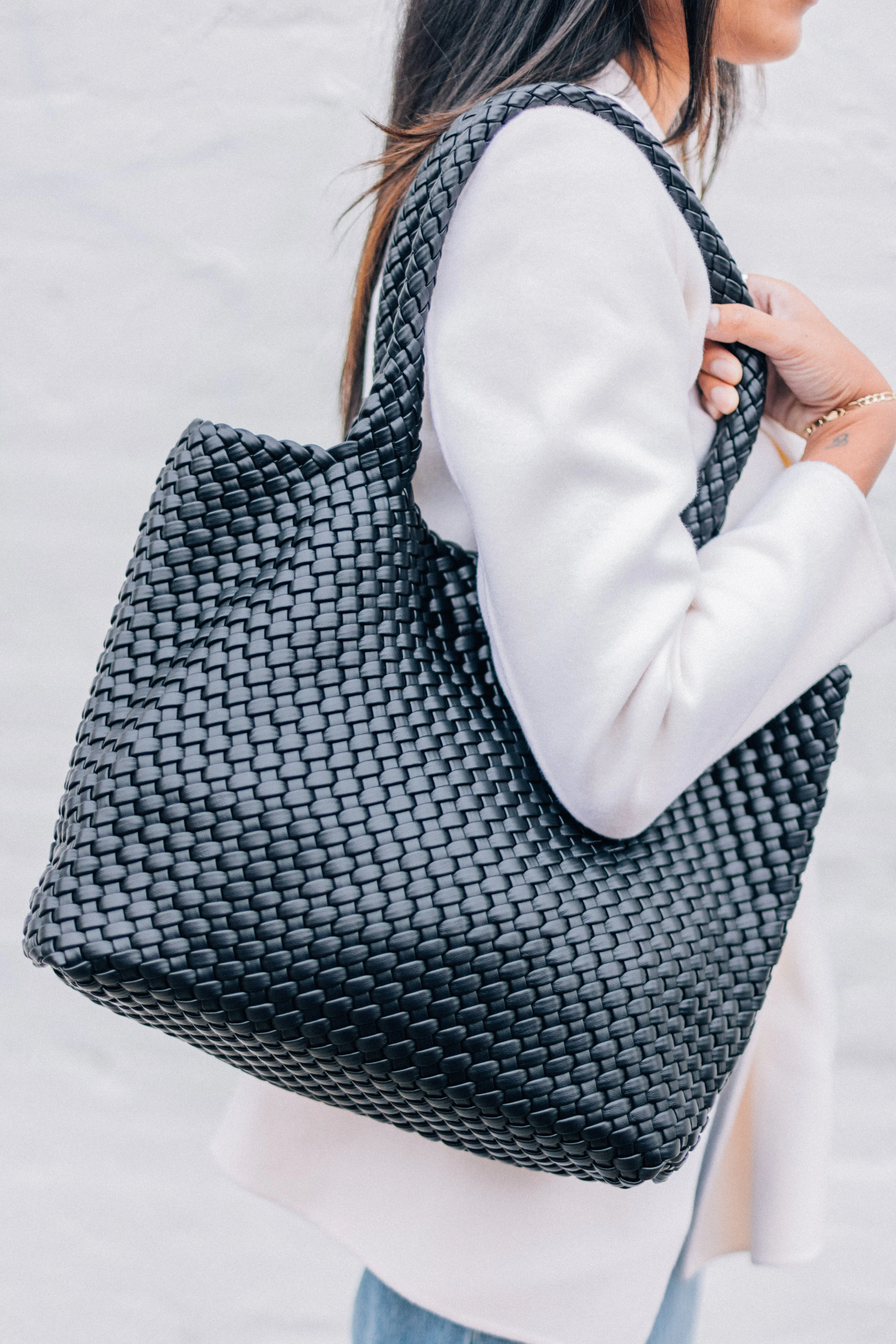 LARGE WOVEN TOTE - BLACK