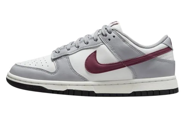 Nike dunk low grey team red