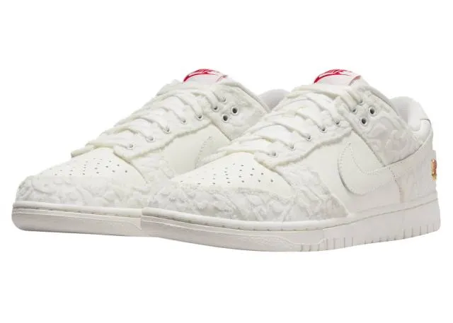 Nike dunk low wmns give her flowers