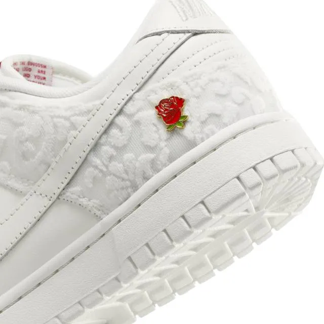 Nike dunk low wmns give her flowers