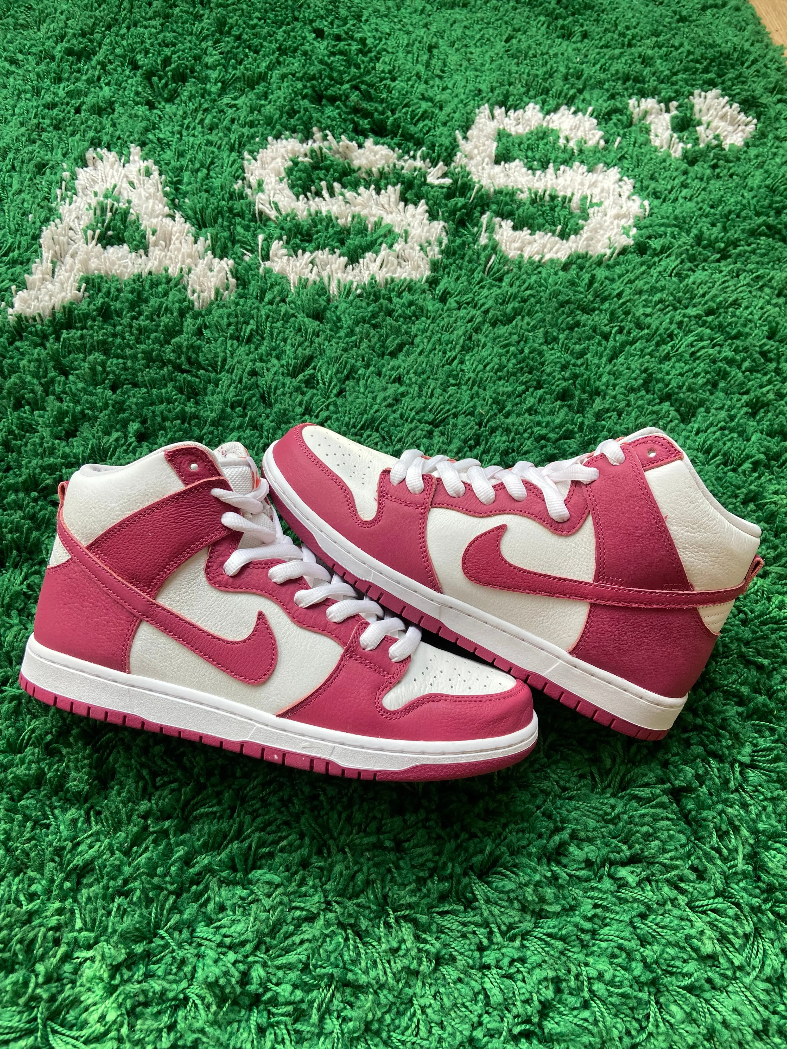 Nike SB Dunk High “Orange Label Sweet Beet”