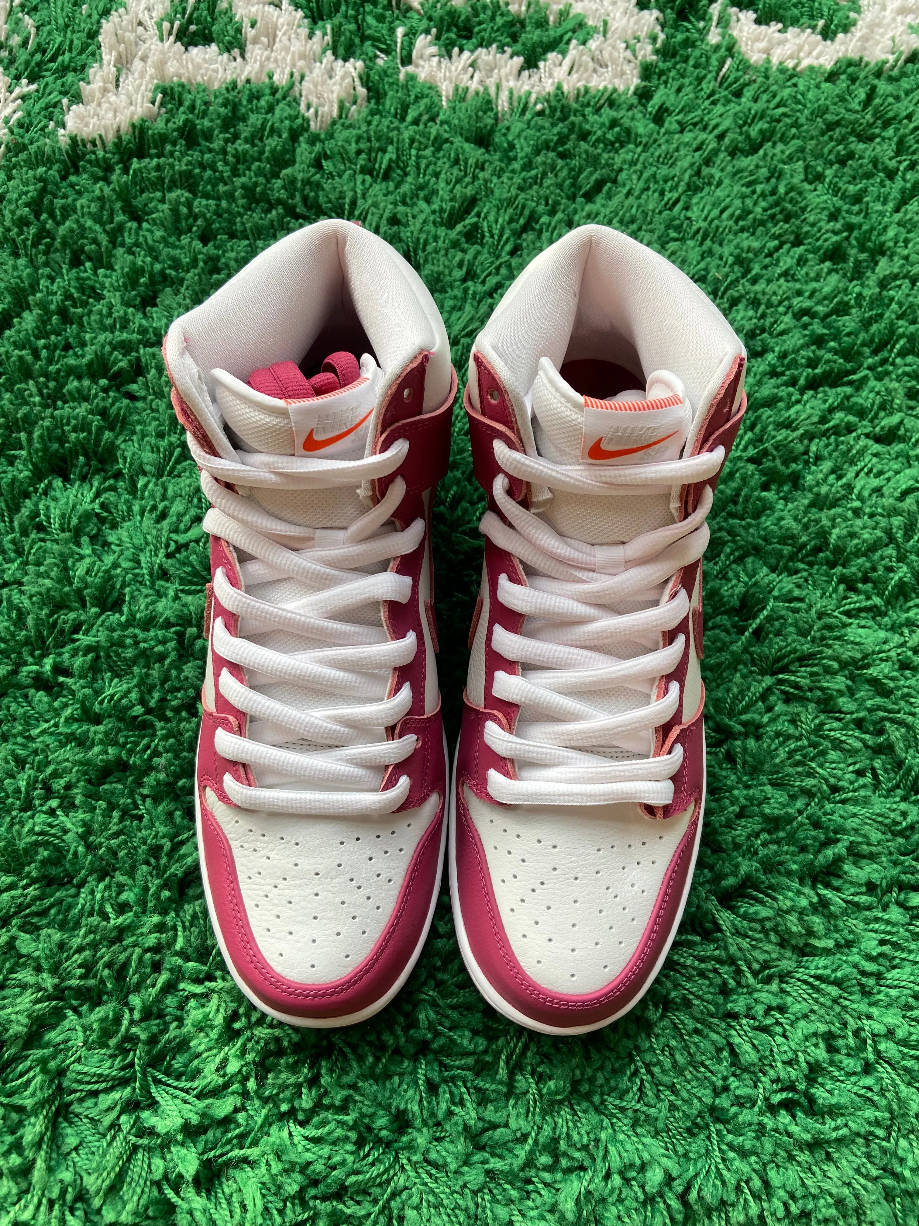 Nike SB Dunk High “Orange Label Sweet Beet”