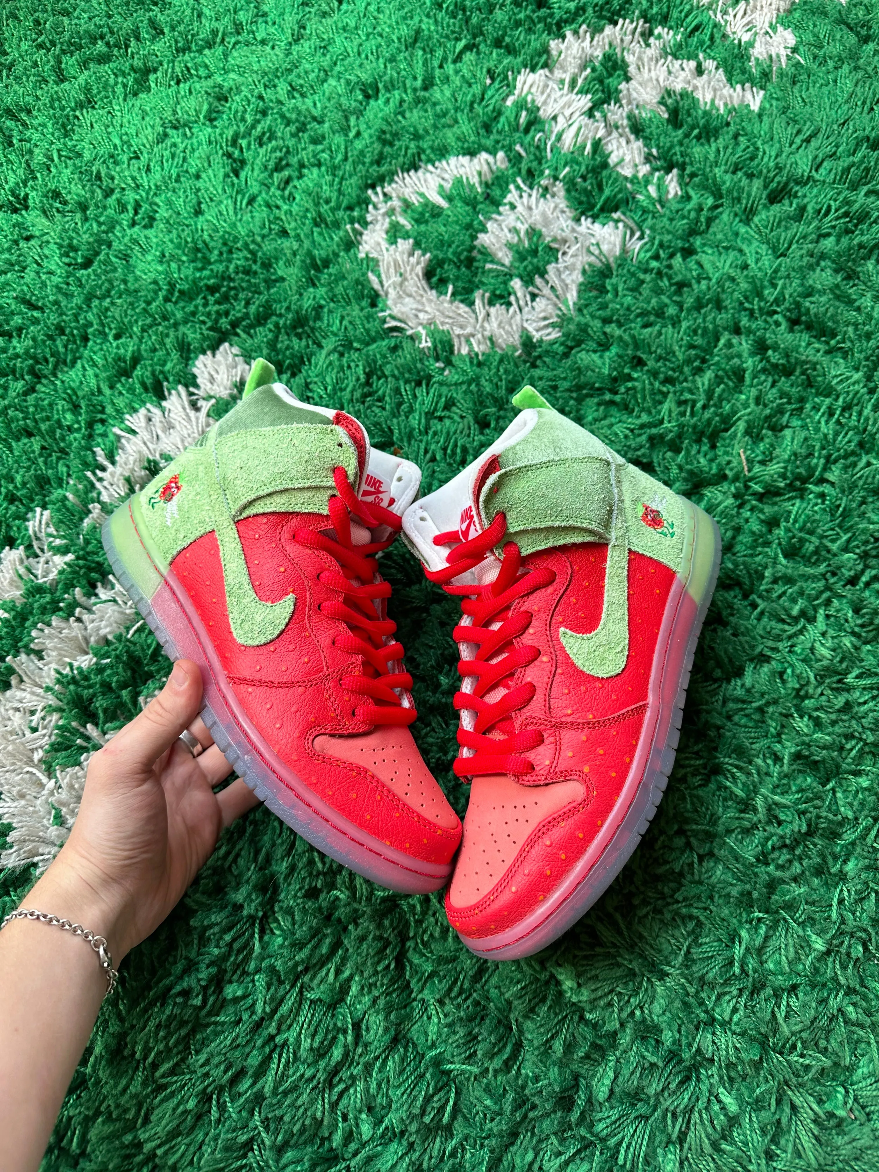 Nike SB Dunk High “Strawberry Cough”