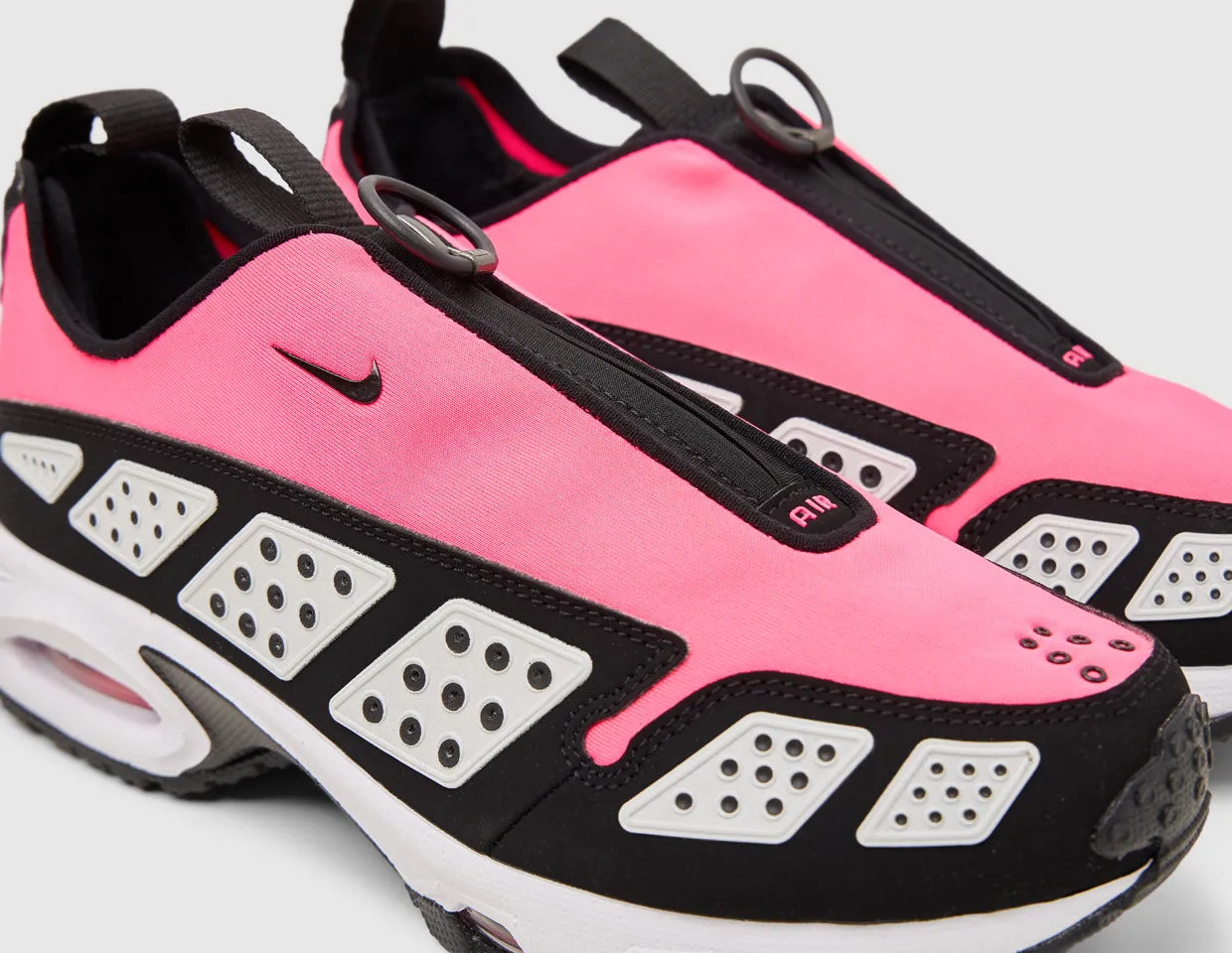 Nike Women's Air Max SNDR Hyper Pink / Black - White