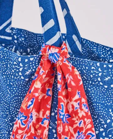 Sacs of Ashbourne   M.A.B.E Mari Print Tote - Indigo