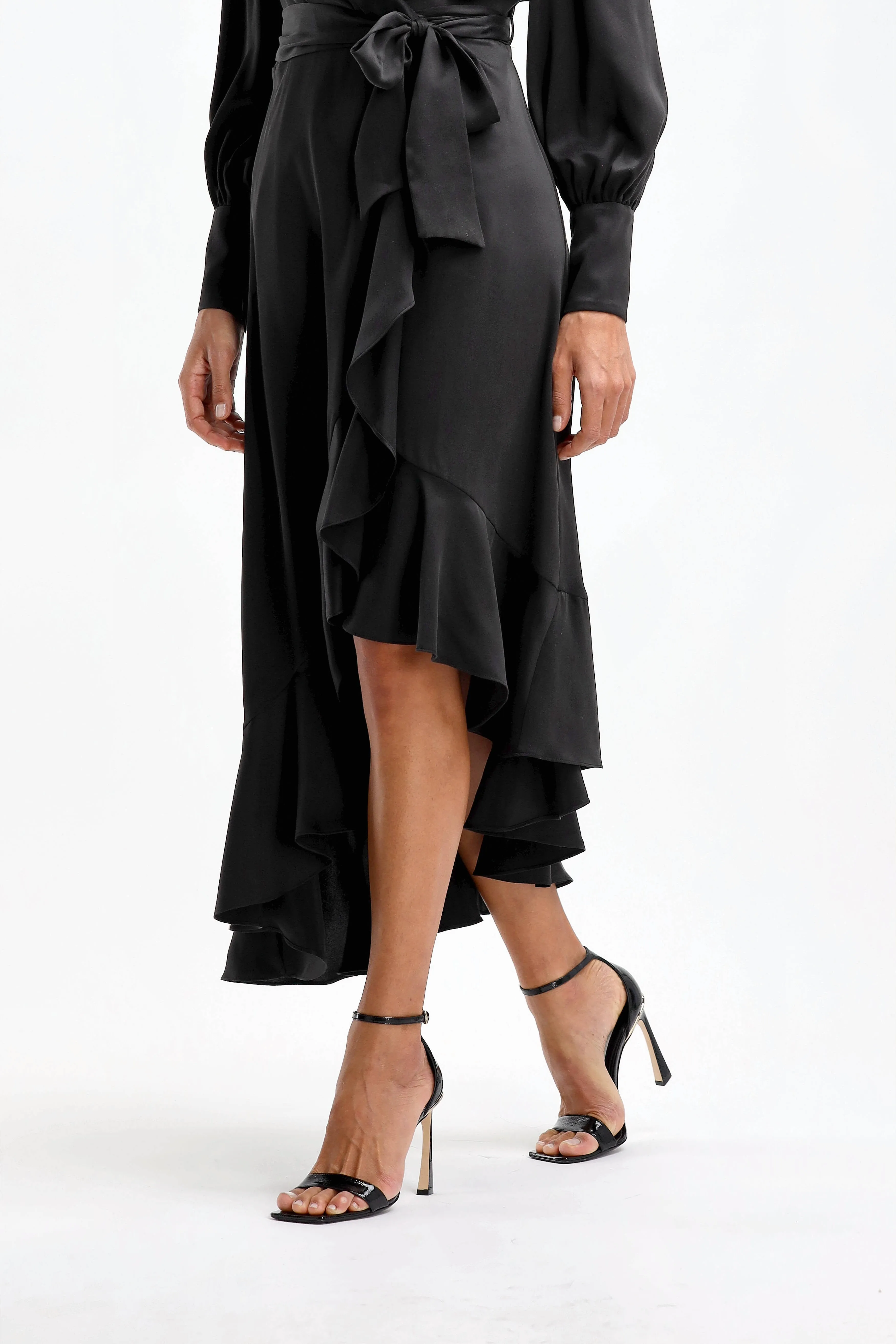 Silk Wrap Midi Dress in Schwarz